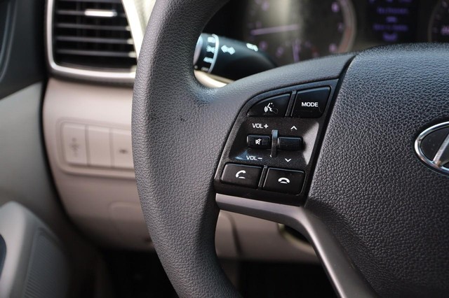 Hyundai Tucson Vehicle Image 11