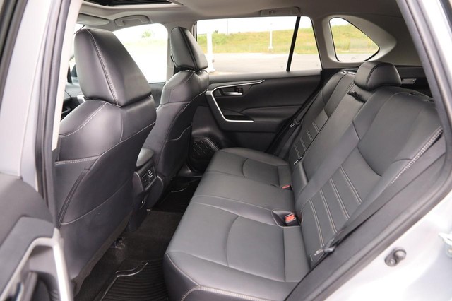Toyota RAV4 Vehicle Image 11