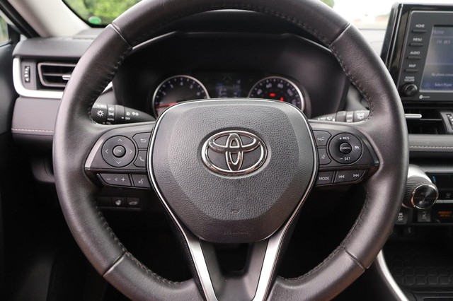 Toyota RAV4 Vehicle Image 12