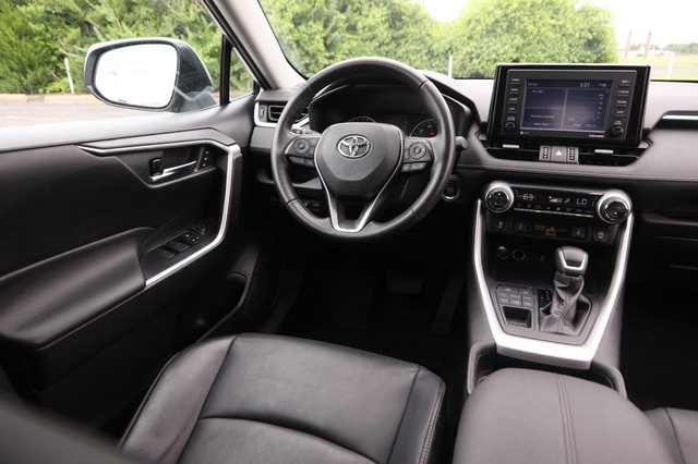 Toyota RAV4 Vehicle Image 24