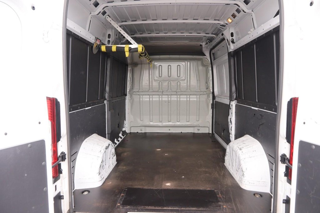 Ram ProMaster Cargo Van Vehicle Full-screen Gallery Image 7