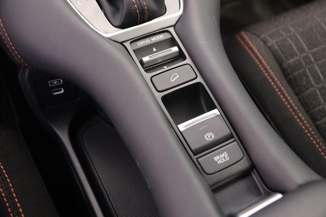 Honda HR-V Vehicle Image 18