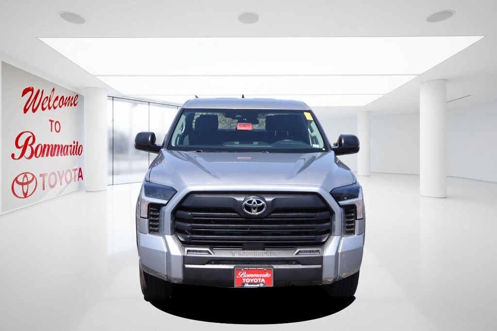 Toyota Tundra 4WD Vehicle Full-screen Gallery Image 4