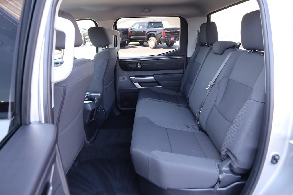 Toyota Tundra 4WD Vehicle Full-screen Gallery Image 9