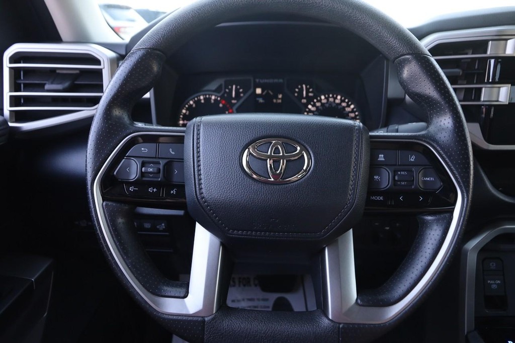 Toyota Tundra 4WD Vehicle Full-screen Gallery Image 10