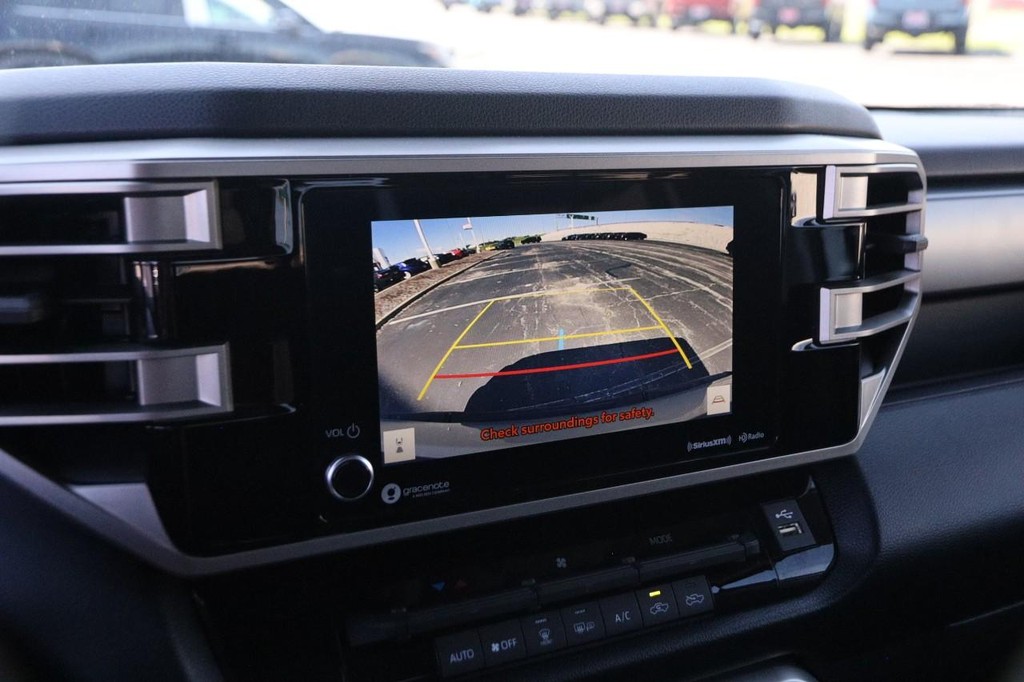 Toyota Tundra 4WD Vehicle Full-screen Gallery Image 16