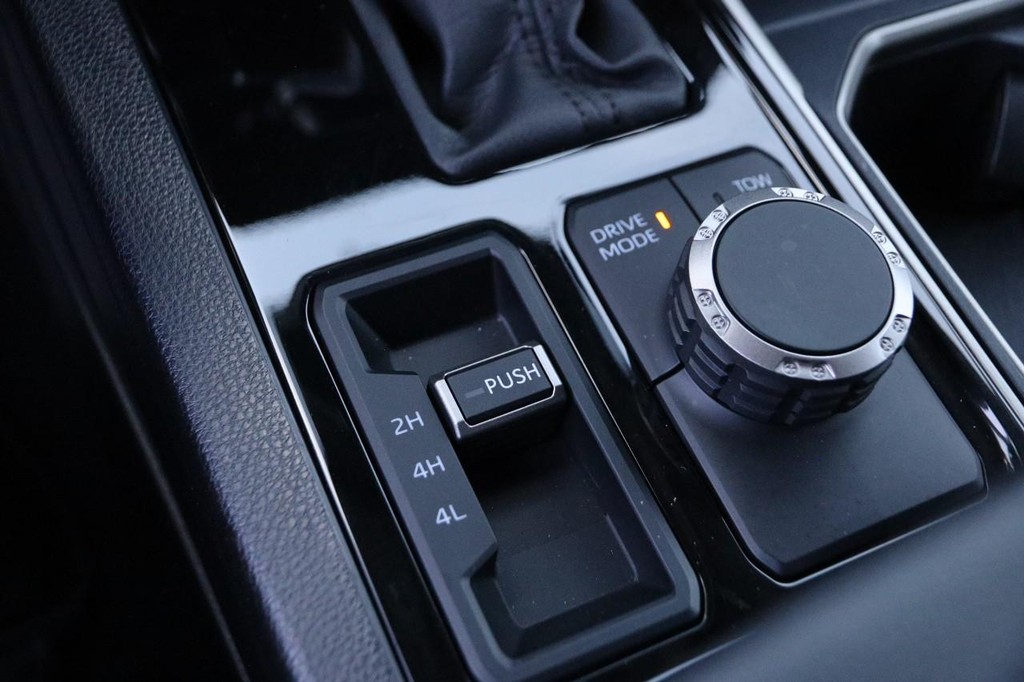 Toyota Tundra 4WD Vehicle Full-screen Gallery Image 18
