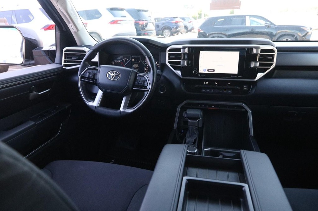 Toyota Tundra 4WD Vehicle Full-screen Gallery Image 21