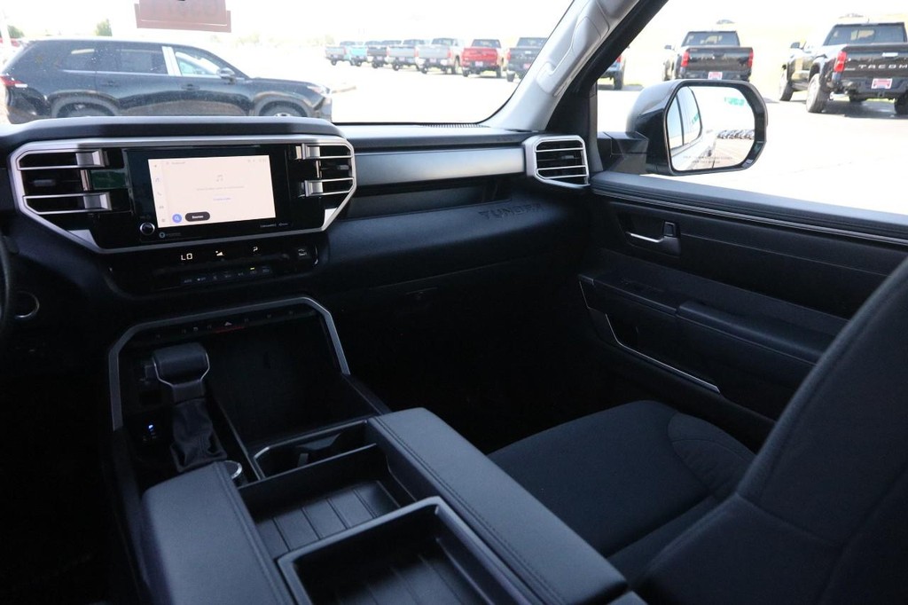 Toyota Tundra 4WD Vehicle Full-screen Gallery Image 24