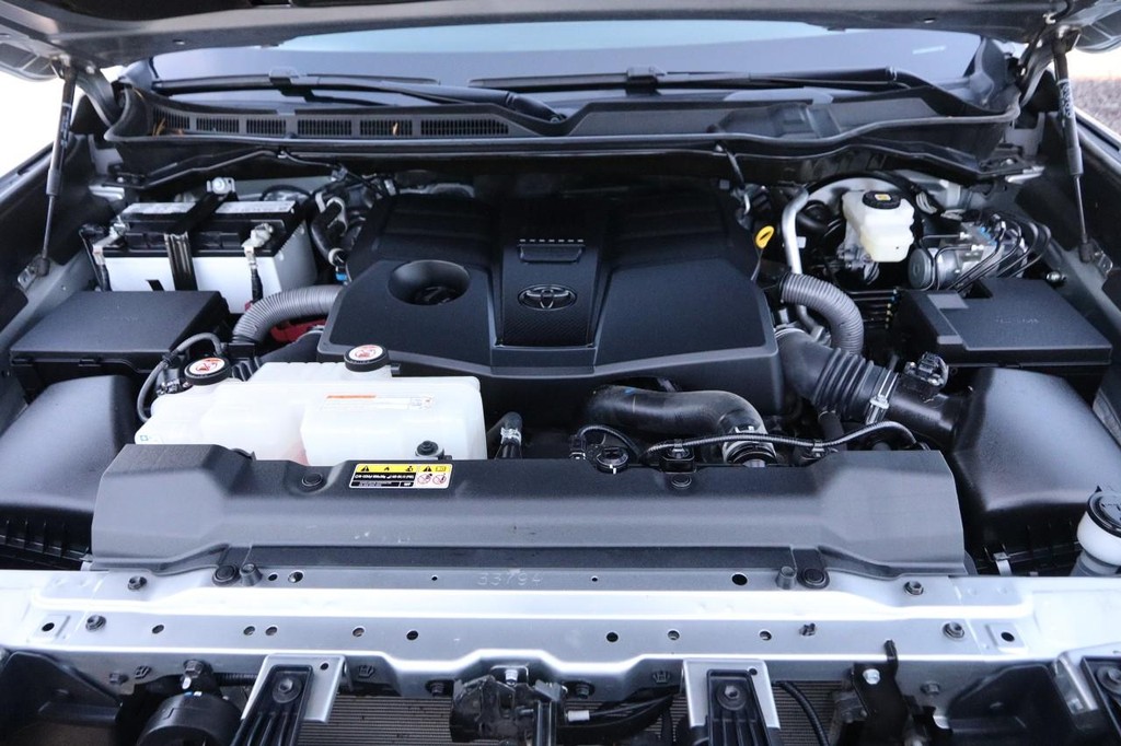 Toyota Tundra 4WD Vehicle Full-screen Gallery Image 26