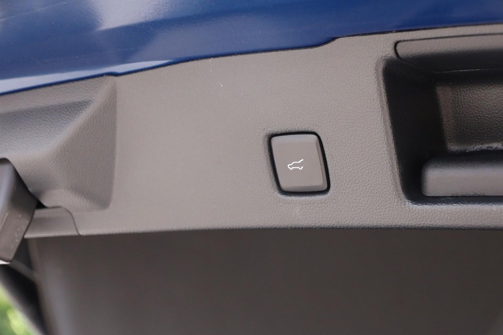 Ford Escape Vehicle Full-screen Gallery Image 08