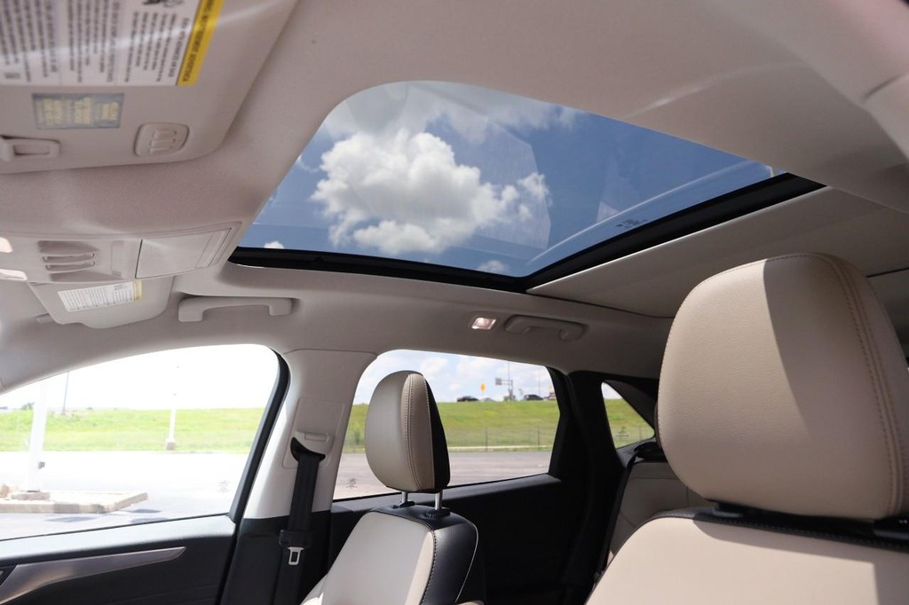 Ford Escape Vehicle Full-screen Gallery Image 09
