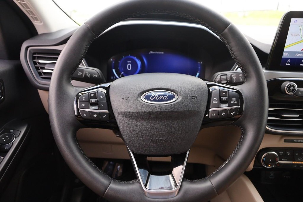 Ford Escape Vehicle Full-screen Gallery Image 12