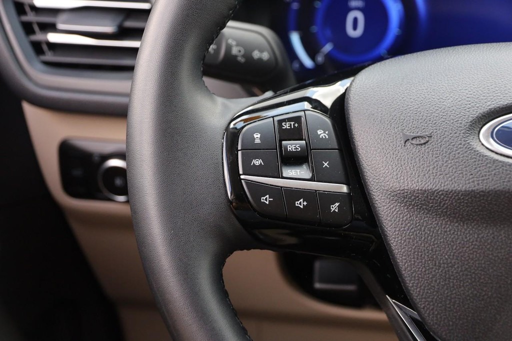 Ford Escape Vehicle Full-screen Gallery Image 13