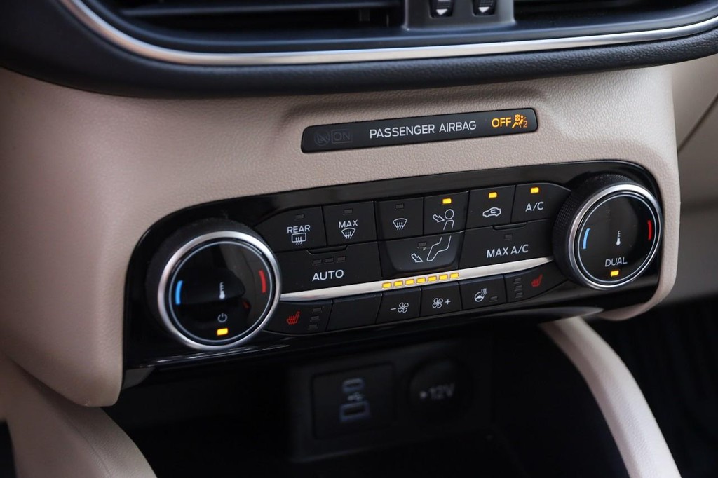 Ford Escape Vehicle Full-screen Gallery Image 19
