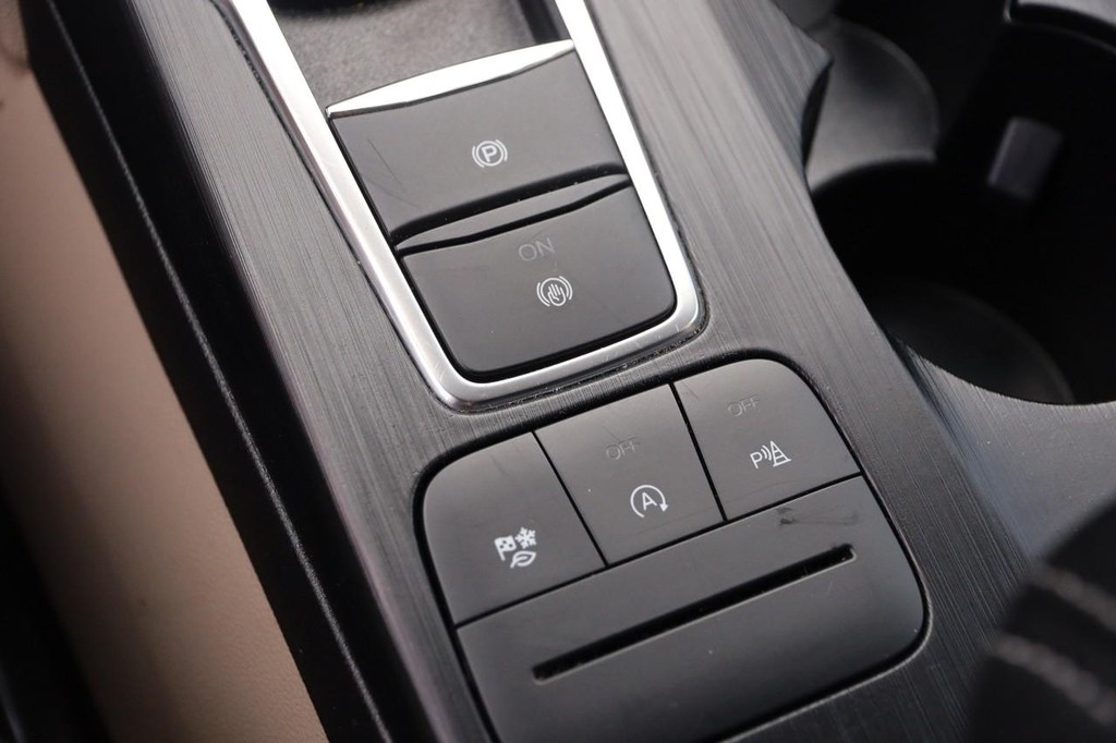 Ford Escape Vehicle Full-screen Gallery Image 20