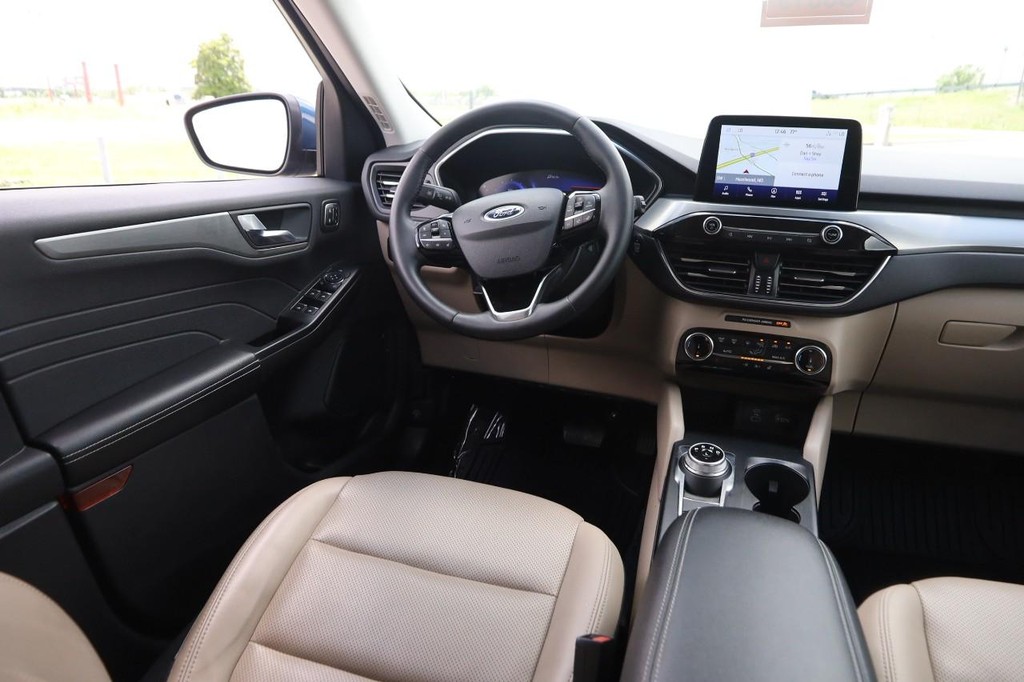 Ford Escape Vehicle Full-screen Gallery Image 23