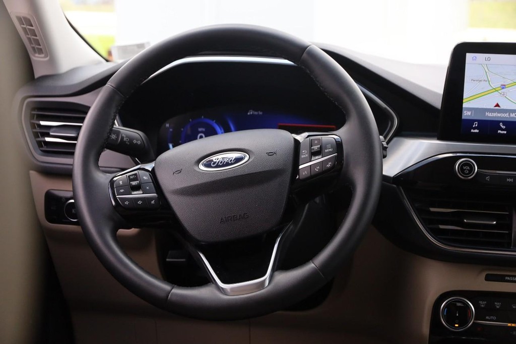 Ford Escape Vehicle Full-screen Gallery Image 24