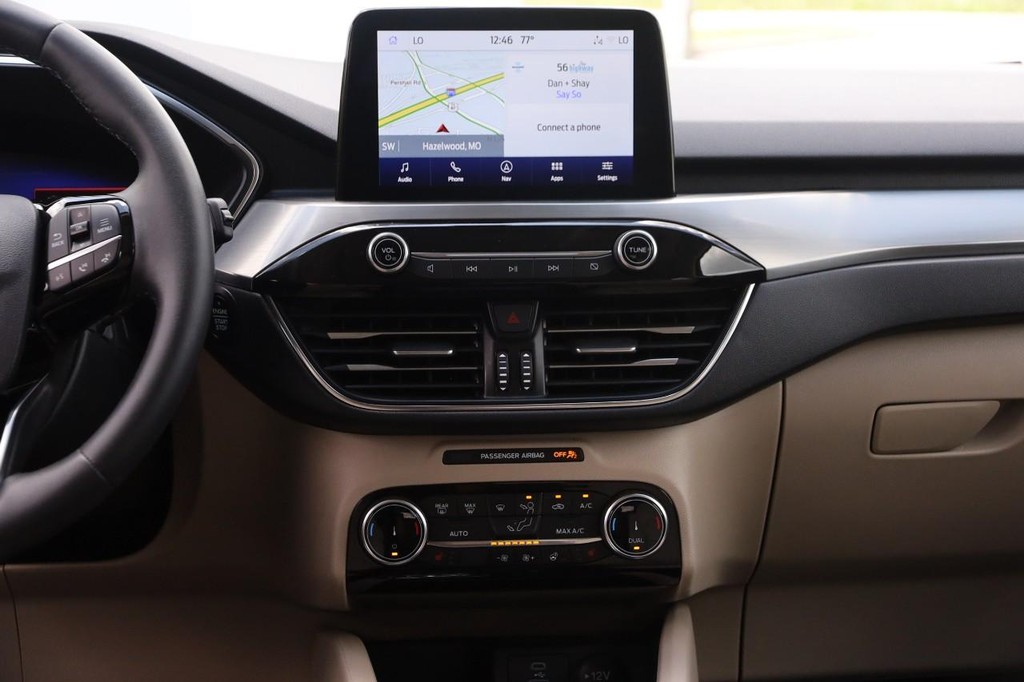 Ford Escape Vehicle Full-screen Gallery Image 25