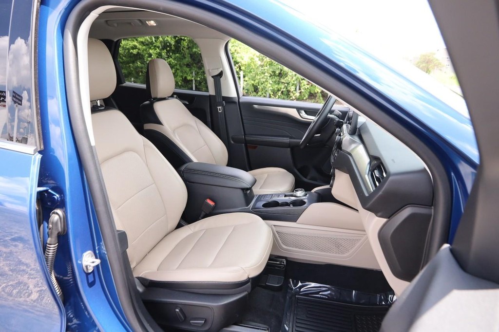 Ford Escape Vehicle Full-screen Gallery Image 27