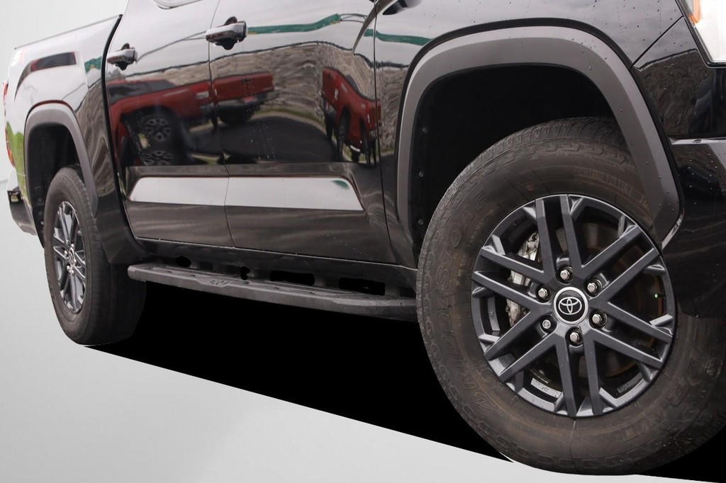 Toyota Tundra 4WD Vehicle Full-screen Gallery Image 3