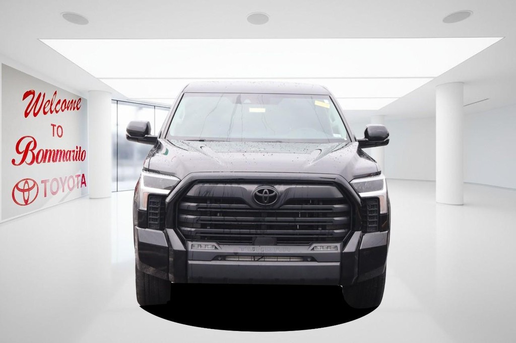 Toyota Tundra 4WD Vehicle Full-screen Gallery Image 4