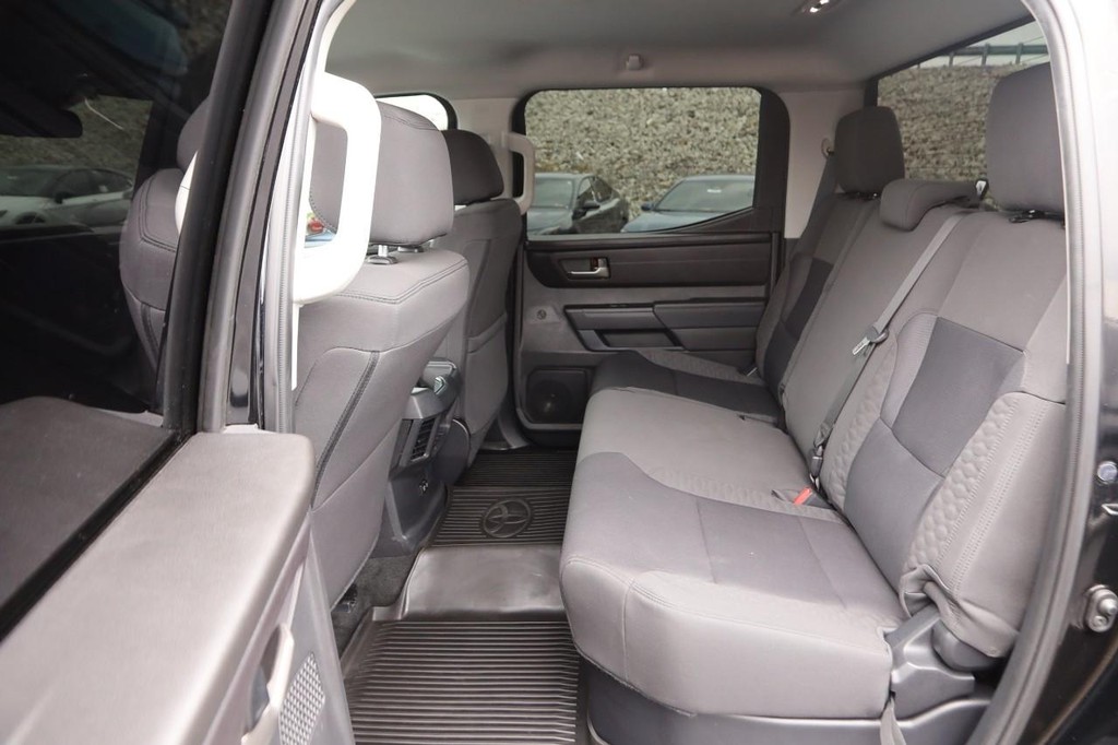 Toyota Tundra 4WD Vehicle Full-screen Gallery Image 8