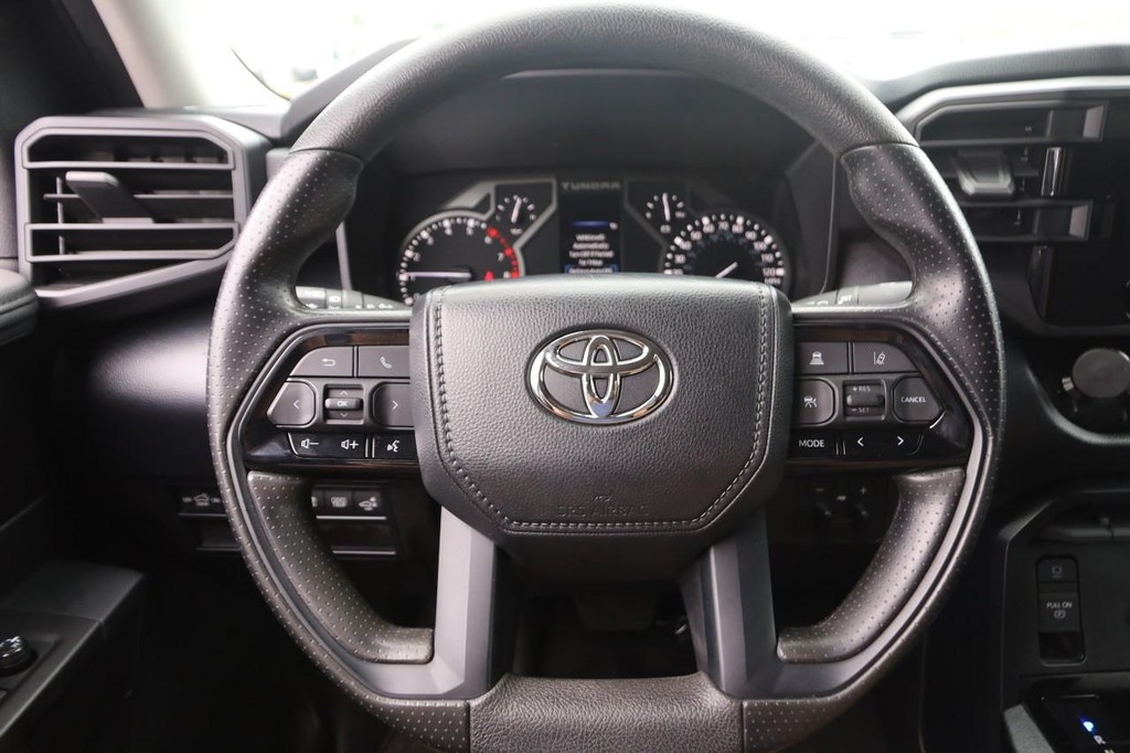Toyota Tundra 4WD Vehicle Full-screen Gallery Image 9