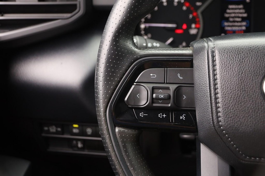 Toyota Tundra 4WD Vehicle Full-screen Gallery Image 10