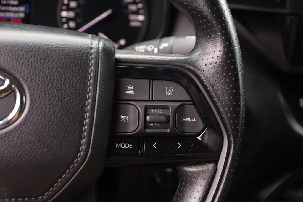 Toyota Tundra 4WD Vehicle Full-screen Gallery Image 11