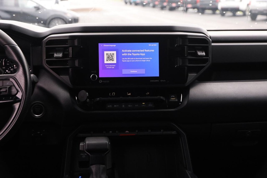 Toyota Tundra 4WD Vehicle Full-screen Gallery Image 21