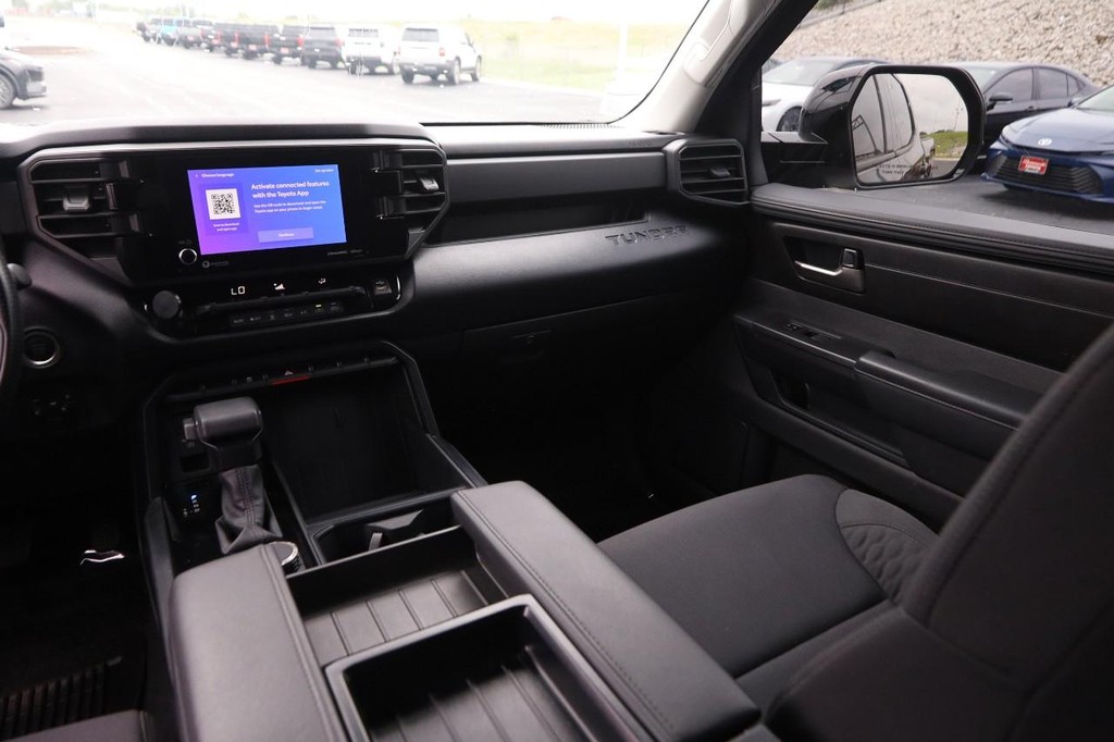 Toyota Tundra 4WD Vehicle Full-screen Gallery Image 23