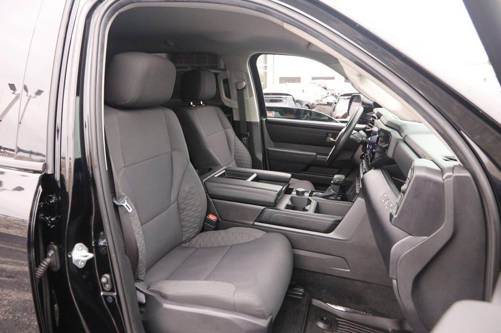 Toyota Tundra 4WD Vehicle Full-screen Gallery Image 24