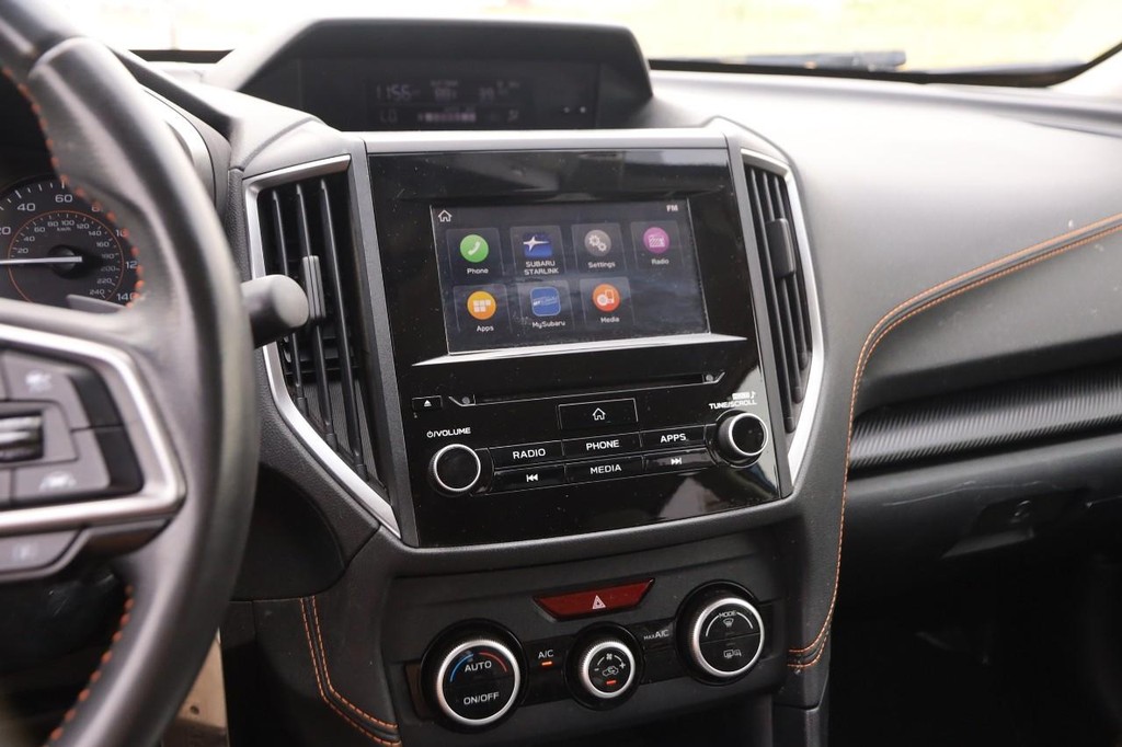 Subaru Crosstrek Vehicle Full-screen Gallery Image 14