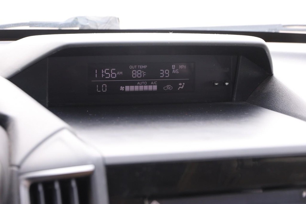 Subaru Crosstrek Vehicle Full-screen Gallery Image 16