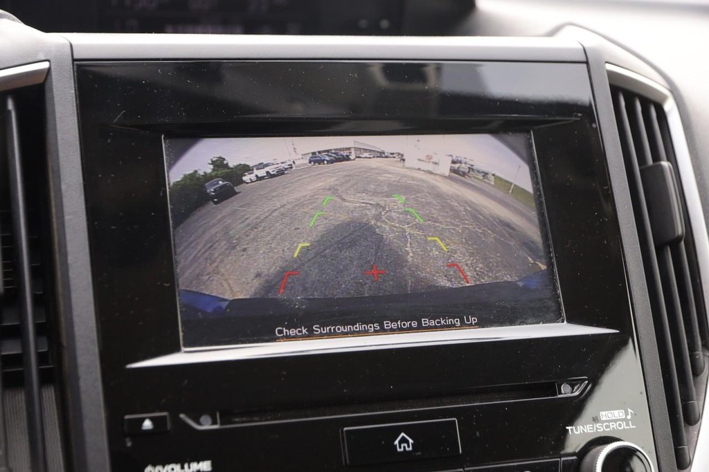 Subaru Crosstrek Vehicle Full-screen Gallery Image 17