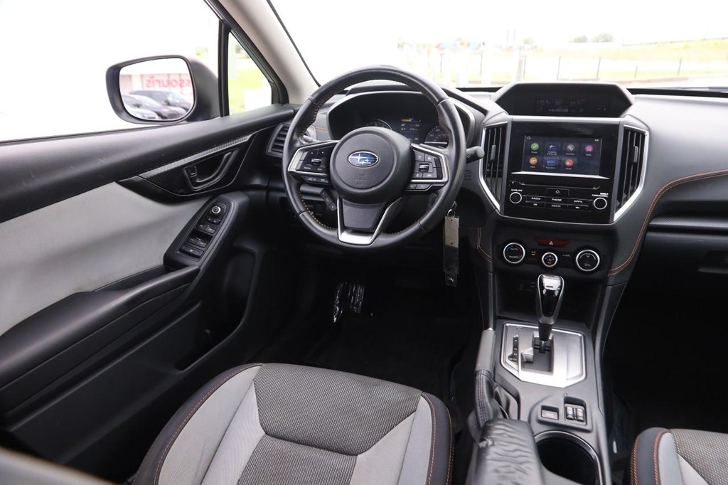 Subaru Crosstrek Vehicle Full-screen Gallery Image 22