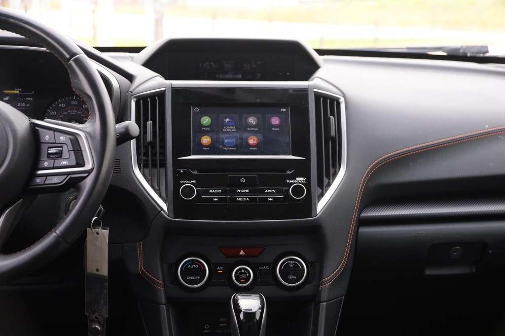 Subaru Crosstrek Vehicle Full-screen Gallery Image 24