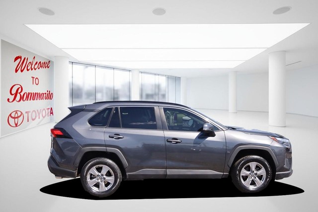 Toyota RAV4 Vehicle Image 05