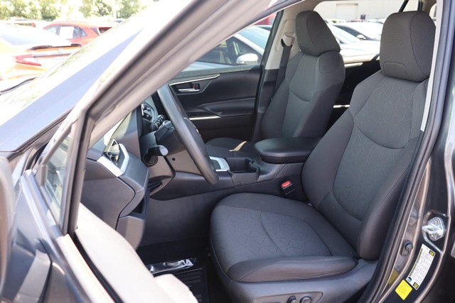 Toyota RAV4 Vehicle Image 08