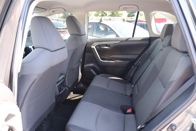 Toyota RAV4 Vehicle Image 09