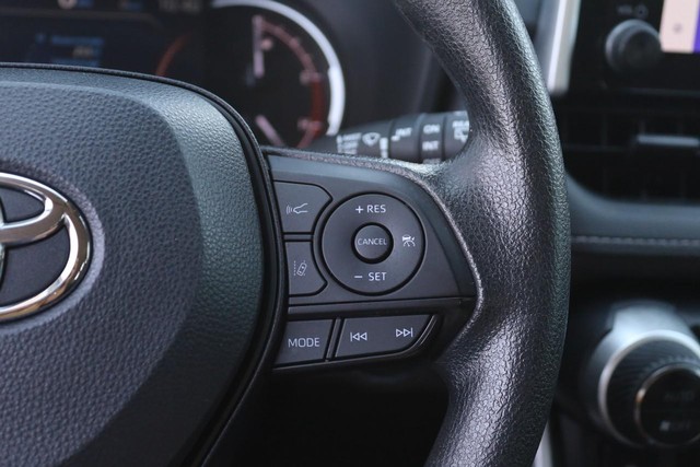 Toyota RAV4 Vehicle Image 12