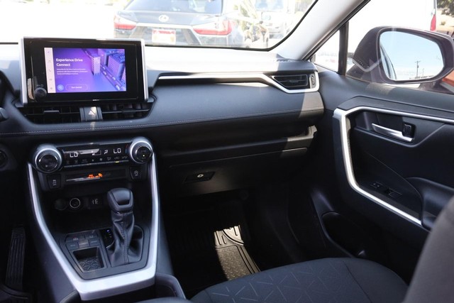 Toyota RAV4 Vehicle Image 24