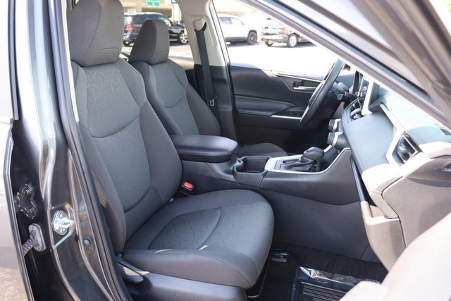 Toyota RAV4 Vehicle Image 25