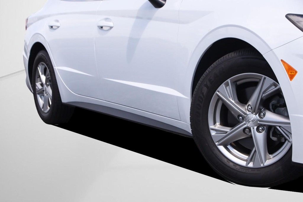 Hyundai Sonata Vehicle Full-screen Gallery Image 3