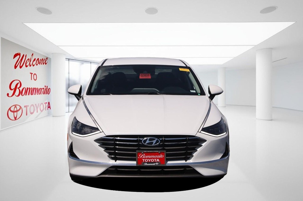 Hyundai Sonata Vehicle Full-screen Gallery Image 4