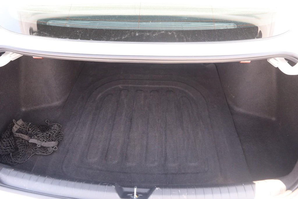 Hyundai Sonata Vehicle Full-screen Gallery Image 7