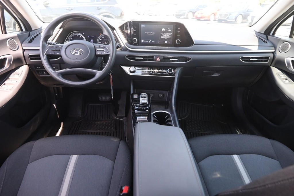 Hyundai Sonata Vehicle Full-screen Gallery Image 21