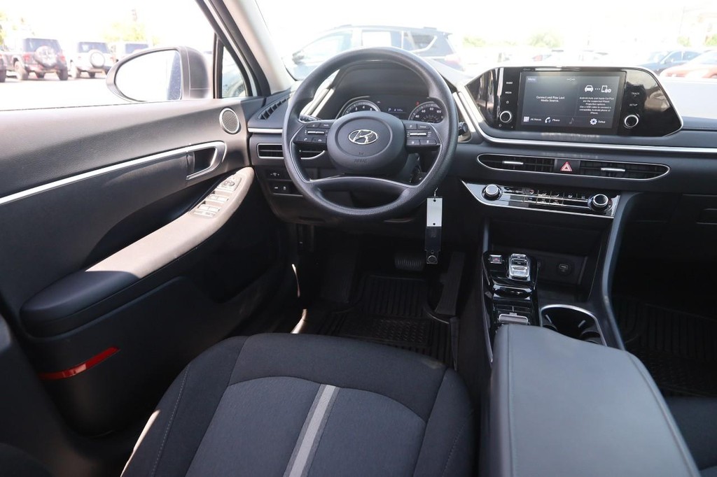 Hyundai Sonata Vehicle Full-screen Gallery Image 22