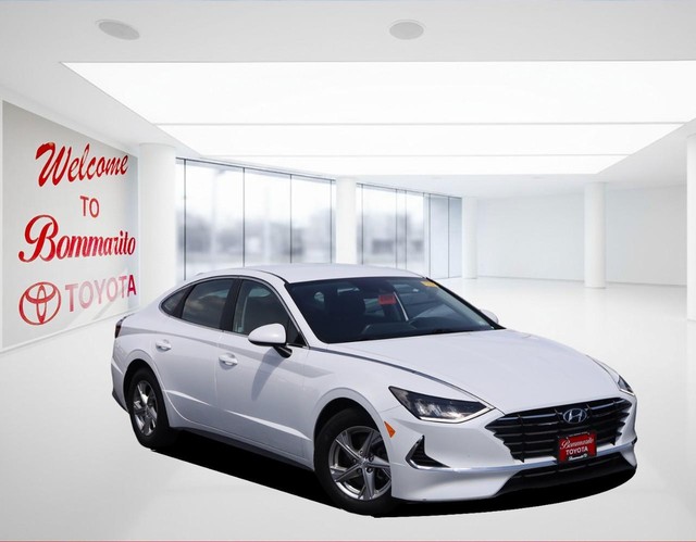 Hyundai Sonata Vehicle Image 02